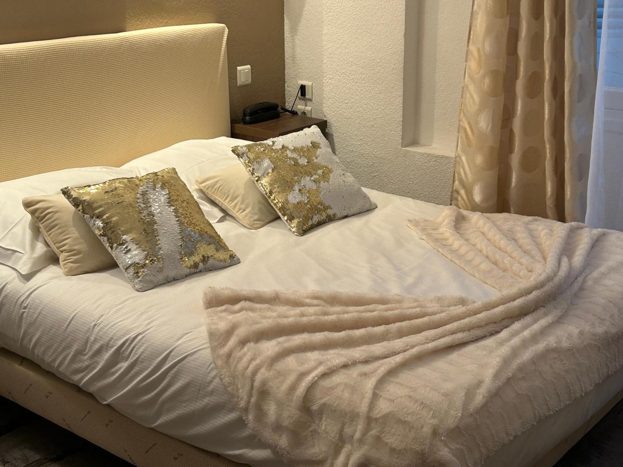 Ath Hotel Athenee Канны Экстерьер фото